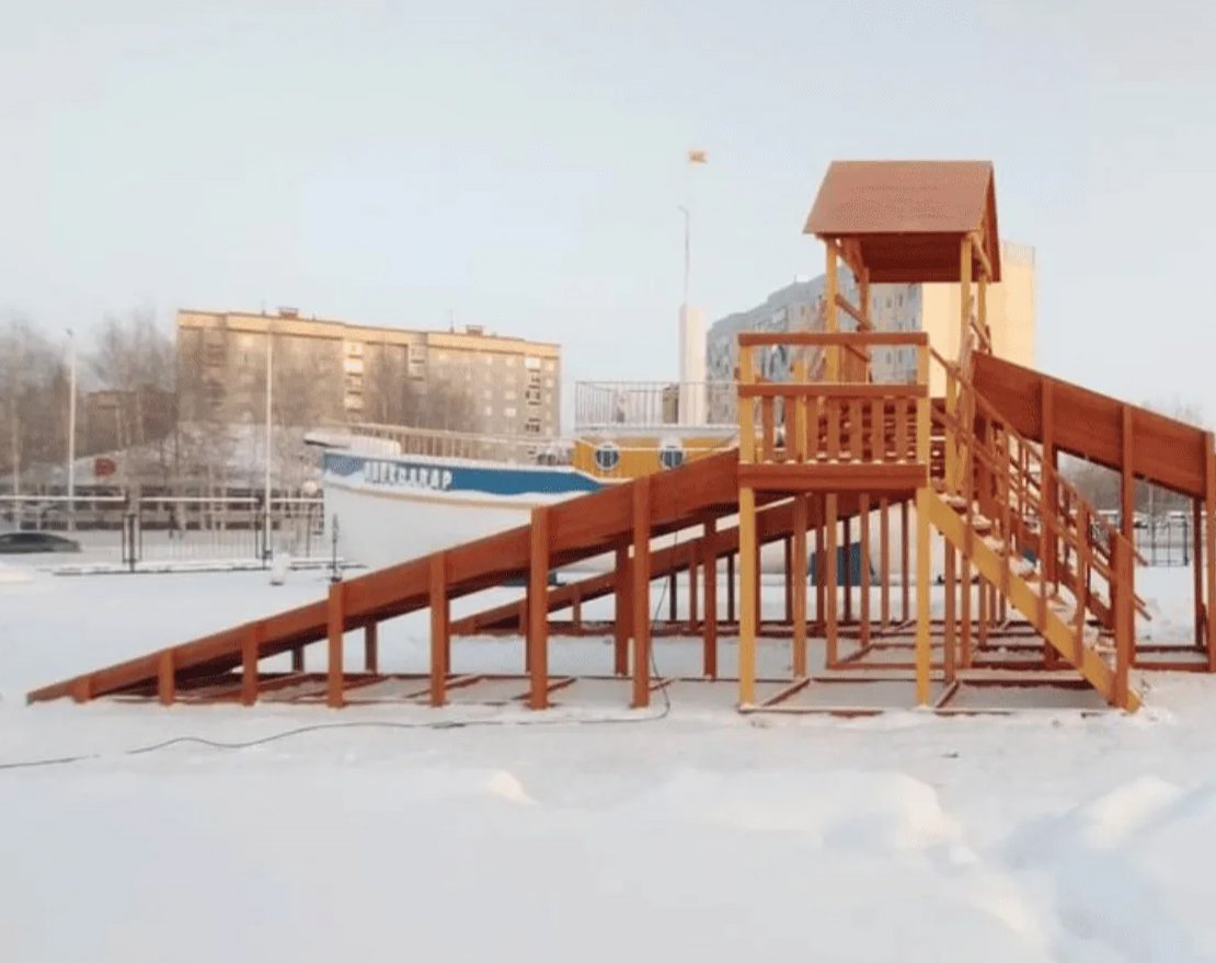 Зимняя деревянная игровая горка TORUDA Север - 11 (скат 11,8 м) - вид 11